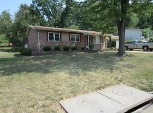 10800 Larkspur Dr, Saint Louis, MO 63123