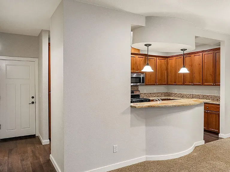 384 Market St NE — Photo 5
