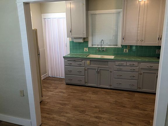 3rd image of 2504 Hermosa Ave
