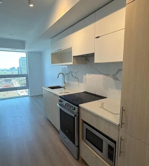 100 Queen St E #1705 — Photo 2