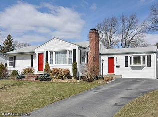 45 Cliffside Dr, Cranston, RI 02920