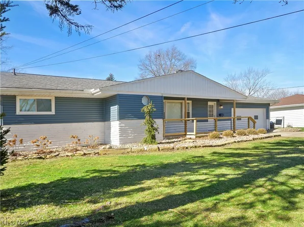 1086 Polley Dr, Austintown, OH 44515