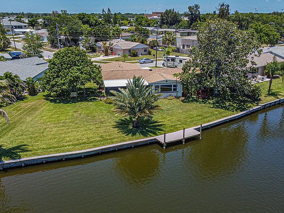 3rd image of 1020 Montego Bay Dr N