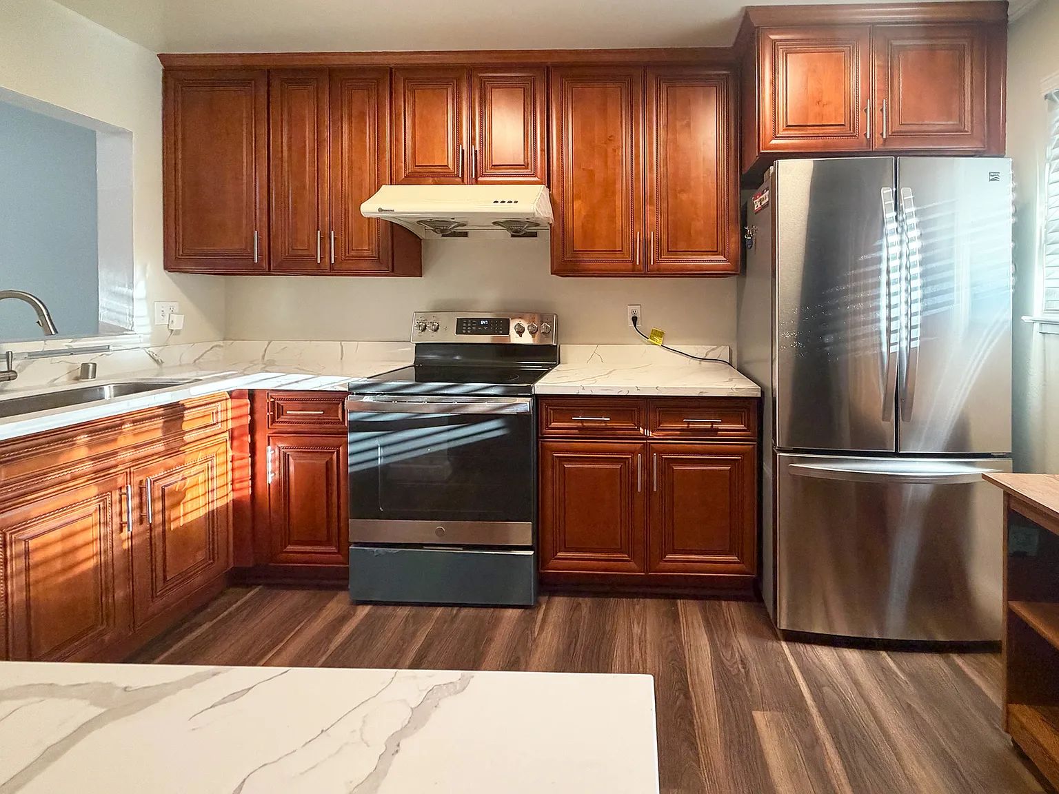 3 bed, 1.5 bath, 1306 sqft, $3,975 — Photo 3