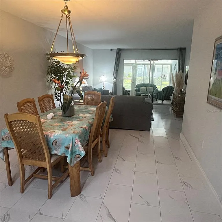 2 bed, 2.0 bath, 912 sqft, $5,500 — Photo 3