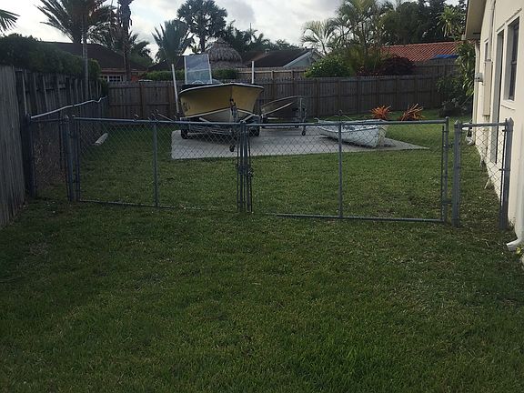 Side yard for boat, etc.
