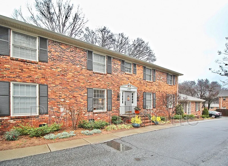 2 bed, 1.0 bath, 672 sqft, $1,150 — Photo 3