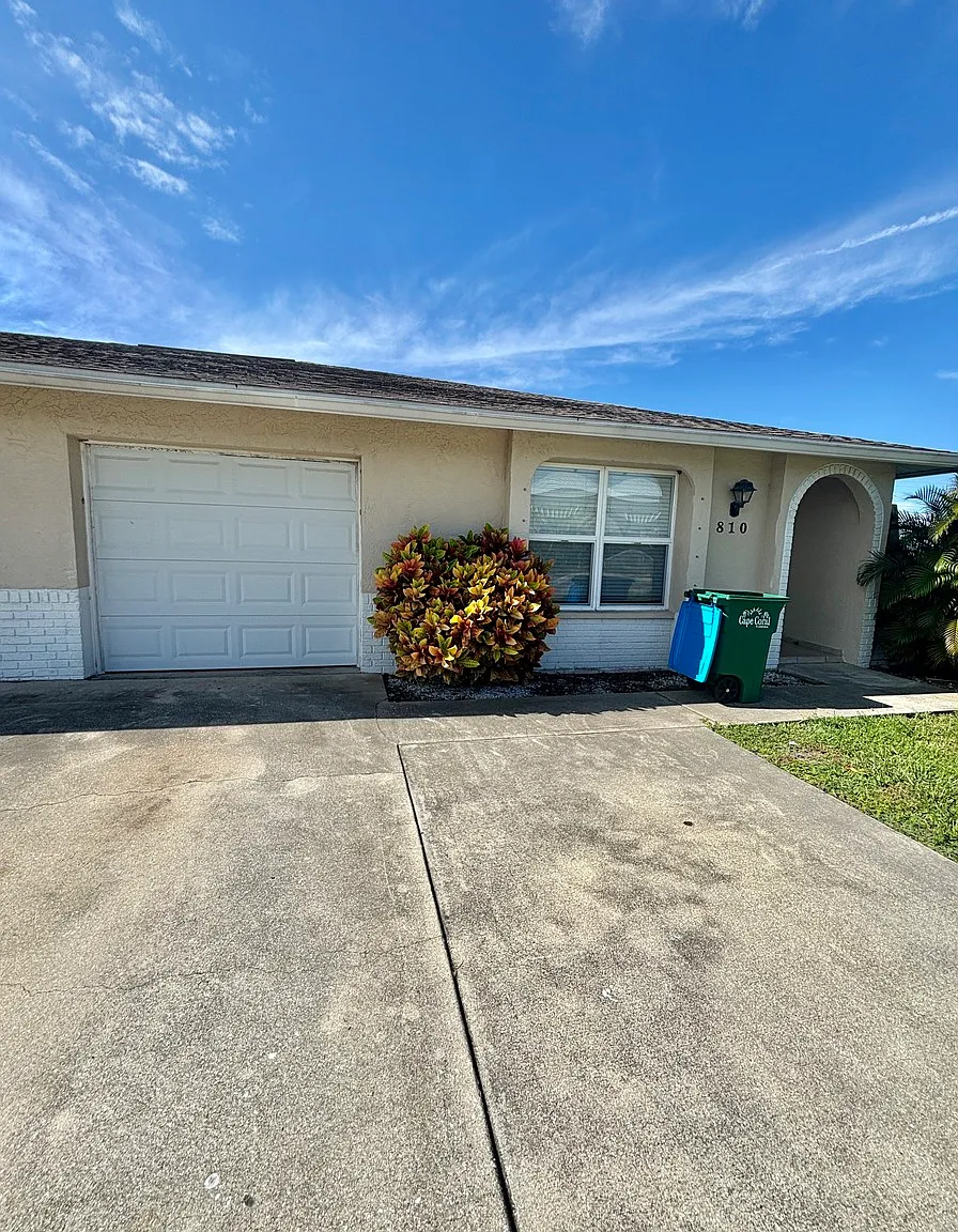 Available Now! Annual 3 Bed, 2 Bath Duplex With a 1 car garage! — Photo 1