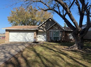 250 N Bryan Cir, Mesquite, TX 75149
