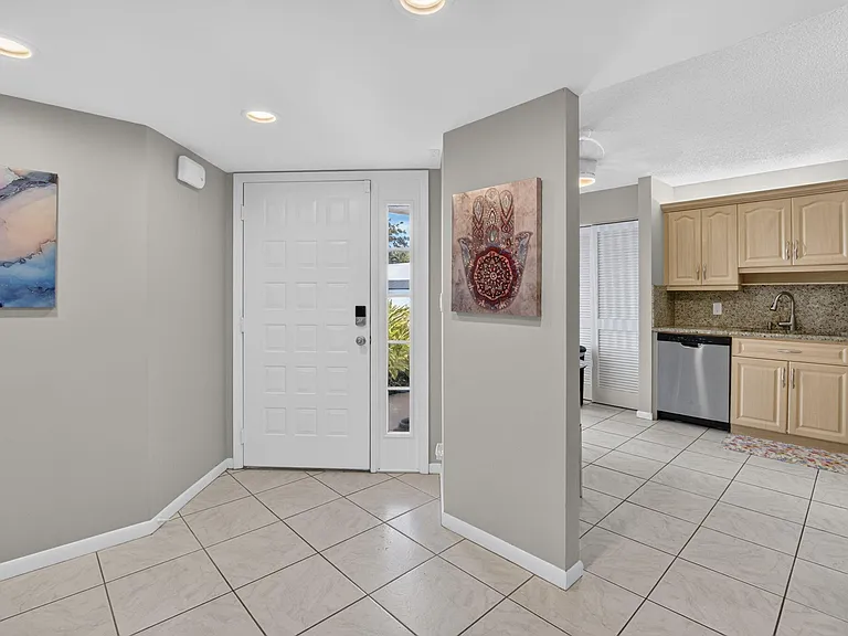 7473 Glendevon Ln #402 — Photo 12