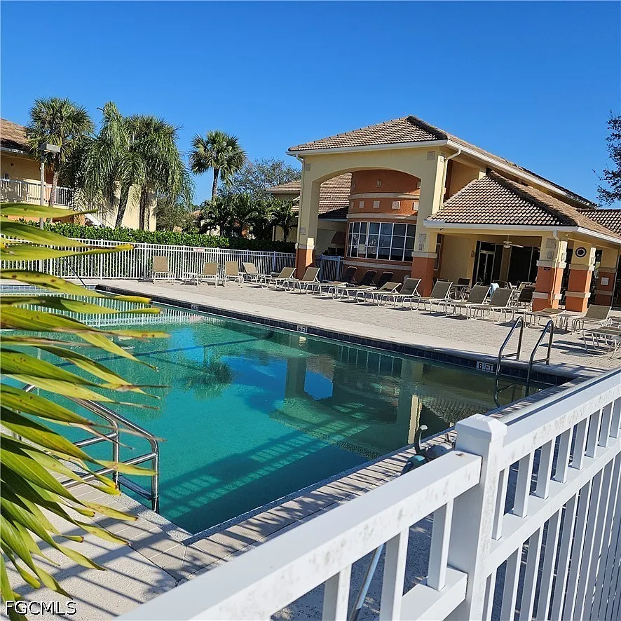 1 bed, 1.0 bath, 929 sqft, $1,295 — Photo 2
