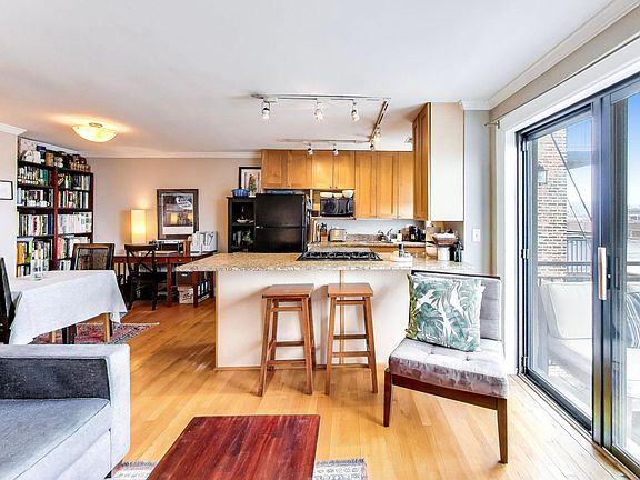 3rd image of 4144 N Sheridan Rd APT 506