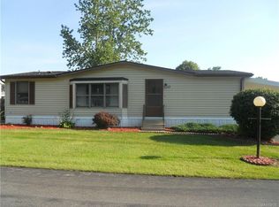 17 Hidden Meadows Dr, Bergen, NY 14416