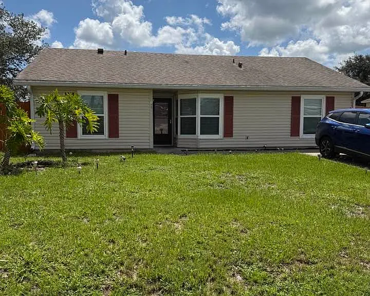 1887 Laredo Dr — Photo 1