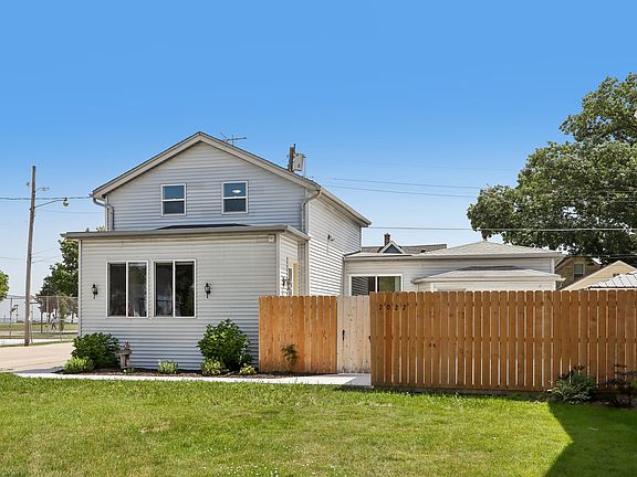 4th image of 2027 N Main St #1B