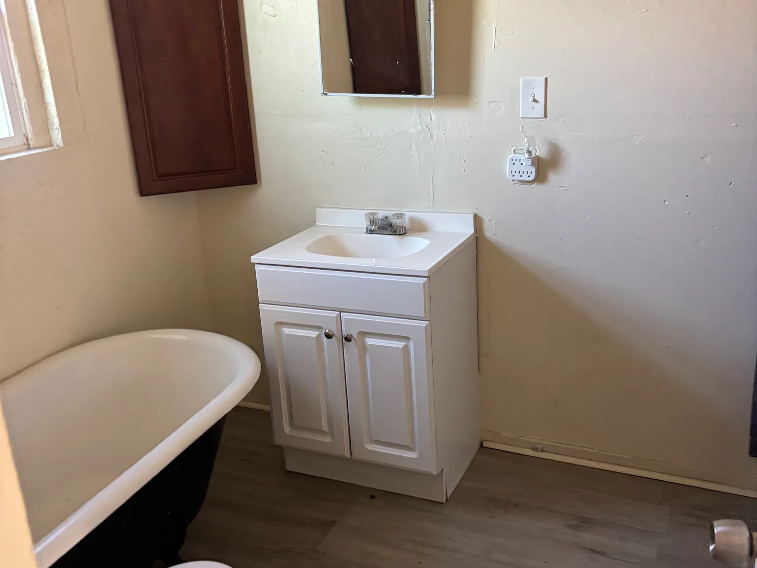963 Herrington Ave — Photo 2