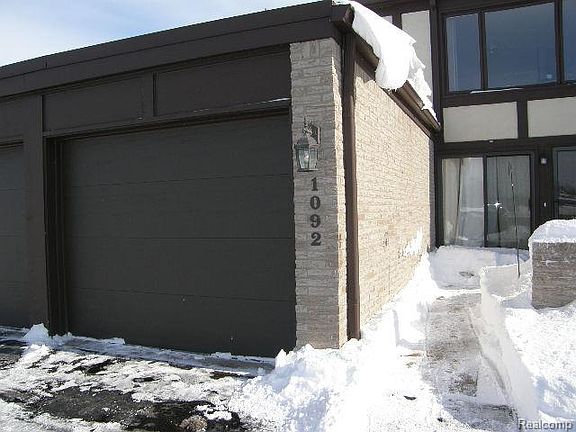 2nd image of 1092 Country Club Dr