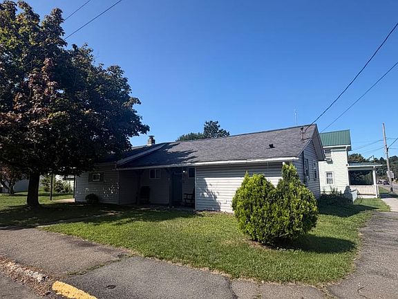 3rd image of 132 Main St