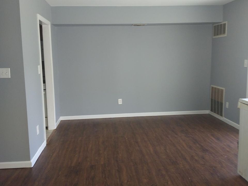2nd image of 115 Fairview Cir #115