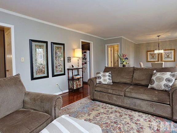 5th image of 1515 E Franklin St APT 12