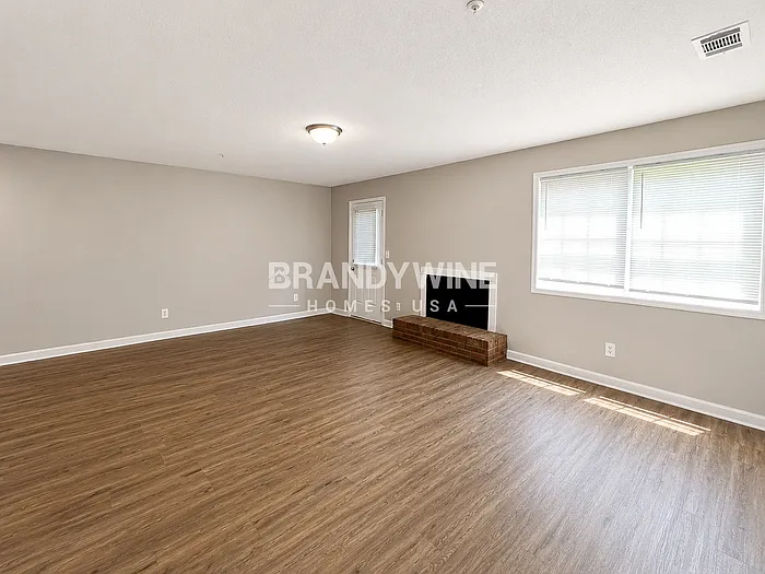 3 bed, 2.5 bath, 1560 sqft, $1,825 — Photo 4