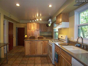 4th image of 4985 Delevan Dr