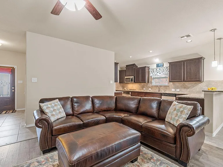 120 Rustic Oak Ln — Photo 3
