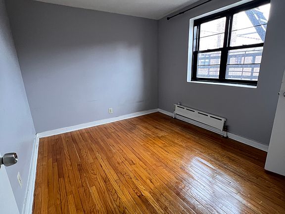 3rd image of 55 Belgrove Dr APT 3A
