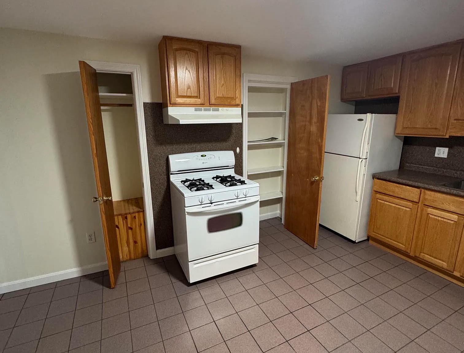 1 bed, 900 sqft, $1,650 — Photo 2