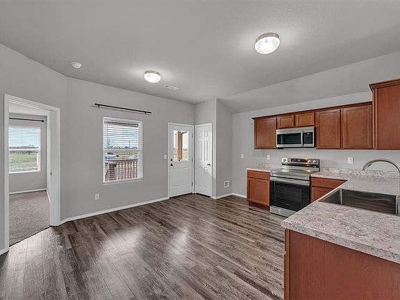 5th image of 7931 Bridgegate Ave