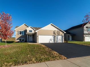 944 Forest Edge Cir, Jordan, MN 55352