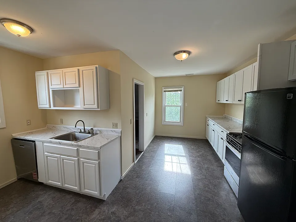 1730 Main St #3
