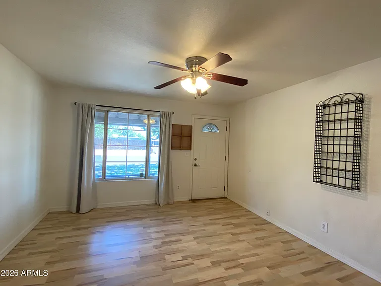6728 W Vogel Ave — Photo 2