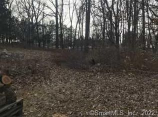 8 Hooker St, Norwich, CT 06360