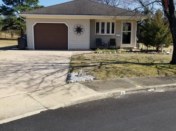 6 Marigot Court, Toms River, NJ 08757