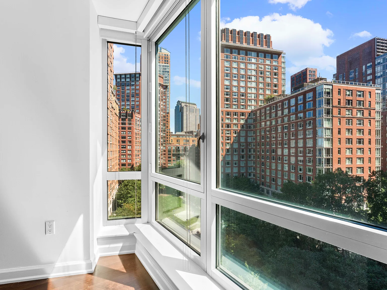 20 River Terrace — Photo 3