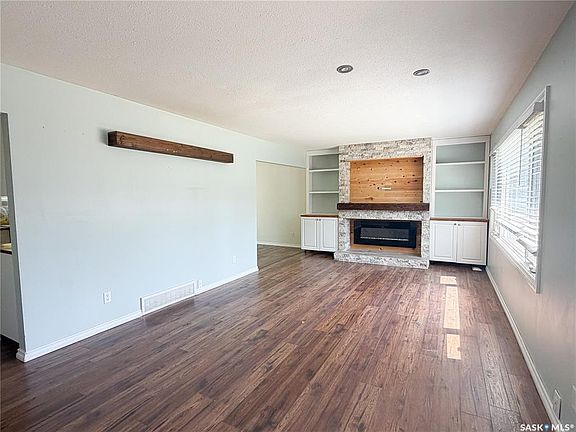 2nd image of 420 1st STREET W
