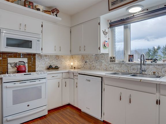 3rd image of 4094 Lansdowne Rd