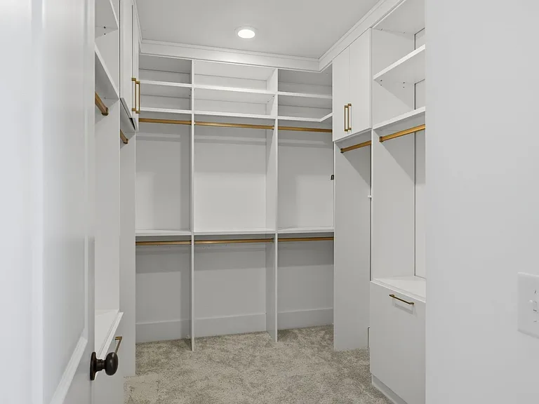 7628 Delancey Dr — Photo 15