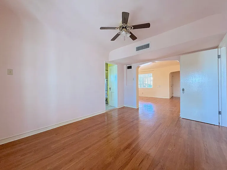 3706 Sacramento Ave — Photo 9