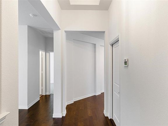 4th image of 1112 Parkstone Dr