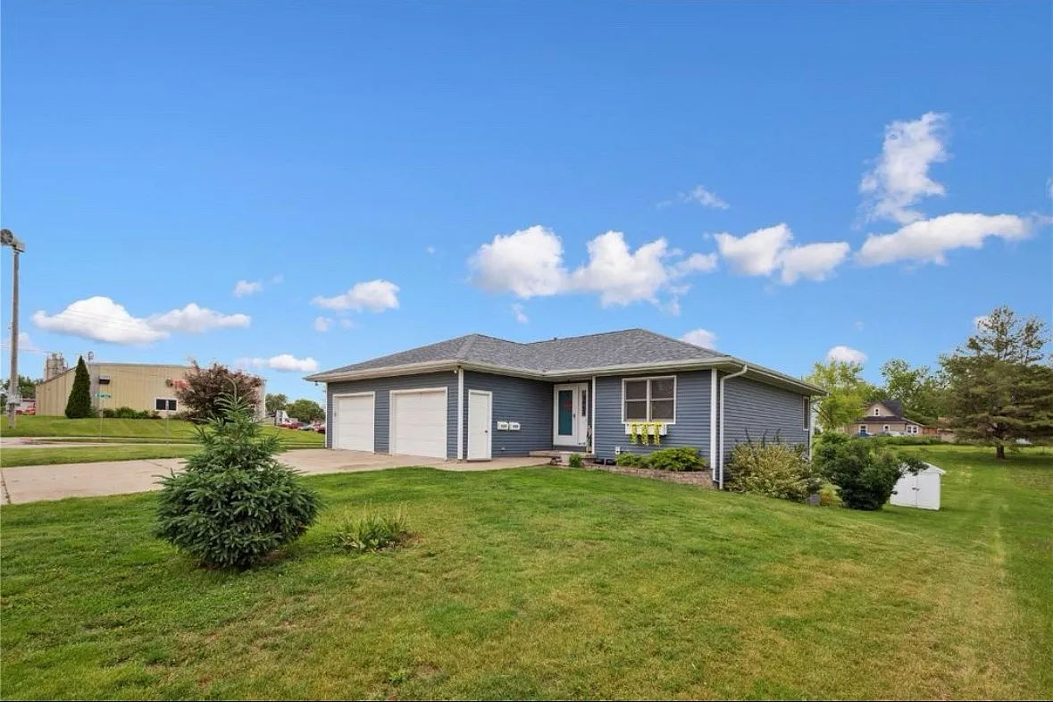 3 bed, $1,400 — Photo 1