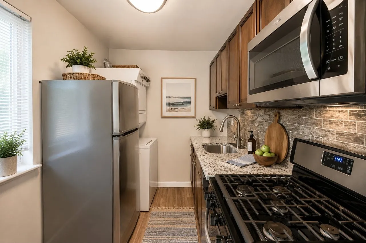 Quail Hollow Apartment Homes — Photo 1