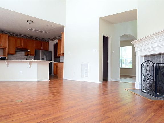 2nd image of 3528 Thorp Springs Dr