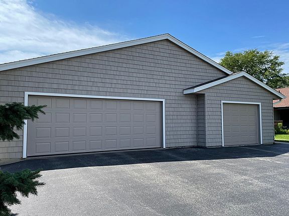 2nd image of 6067 Boxwood Dr #6069