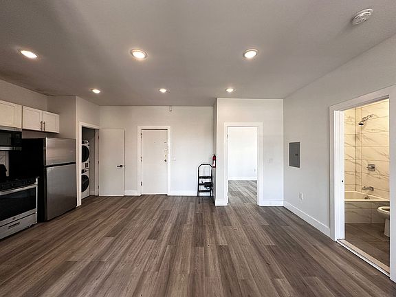 3rd image of 546-48 Bergen Ave #E1
