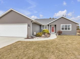 2506 Creekview Ct, Sheboygan Fls, WI 53081