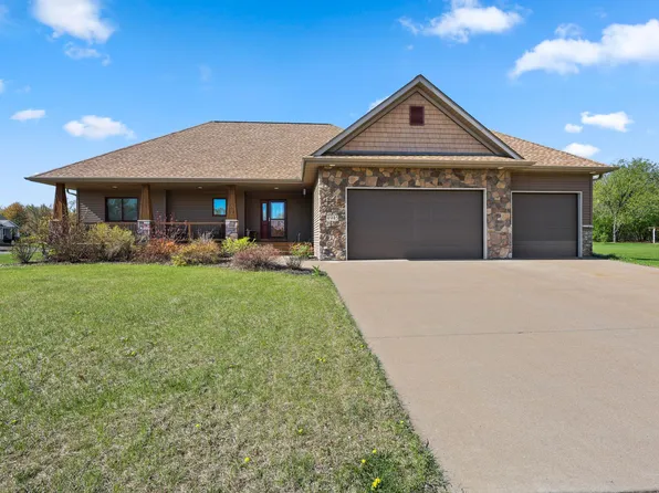 4945 382nd Dr, North Branch, MN 55056