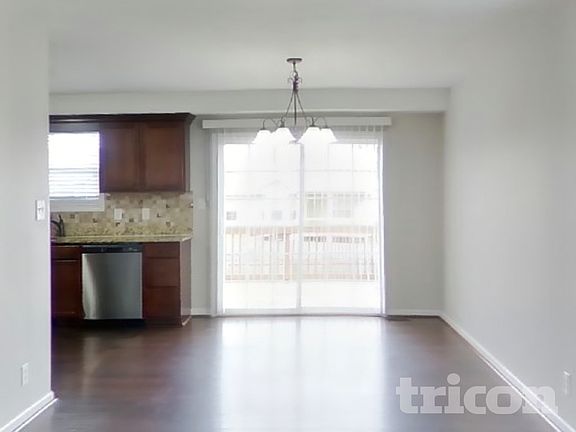 5th image of 1073 Castlerock Dr