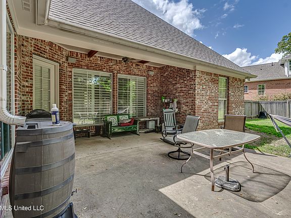 4th image of 104 Brighton Ln